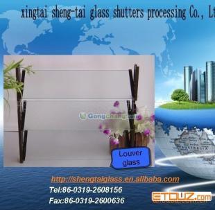 百叶窗制造新选择 磨砂玻璃百叶窗与专业玻璃支架供应