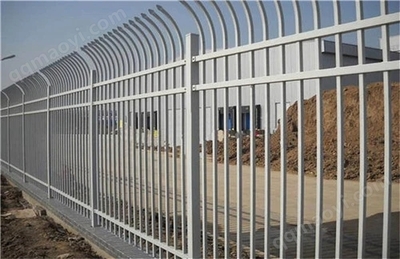 锌钢围墙栏杆与百叶窗 现代建筑的安全与美观结合