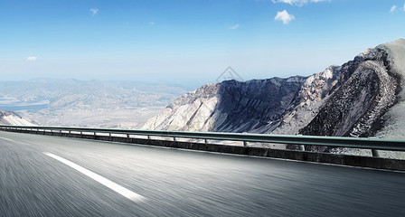 飞虹越壑 桥梁——公路网络中的关键节点与文明纽带